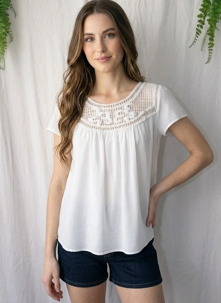 Blusa romántica blanca con plastrón de ganchillo y espalda caída "Mango" – photo 5